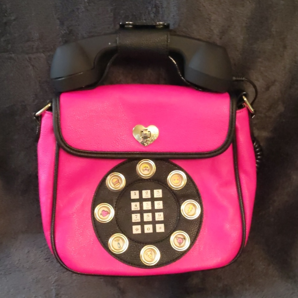 Betsey Johnson telephone handabg